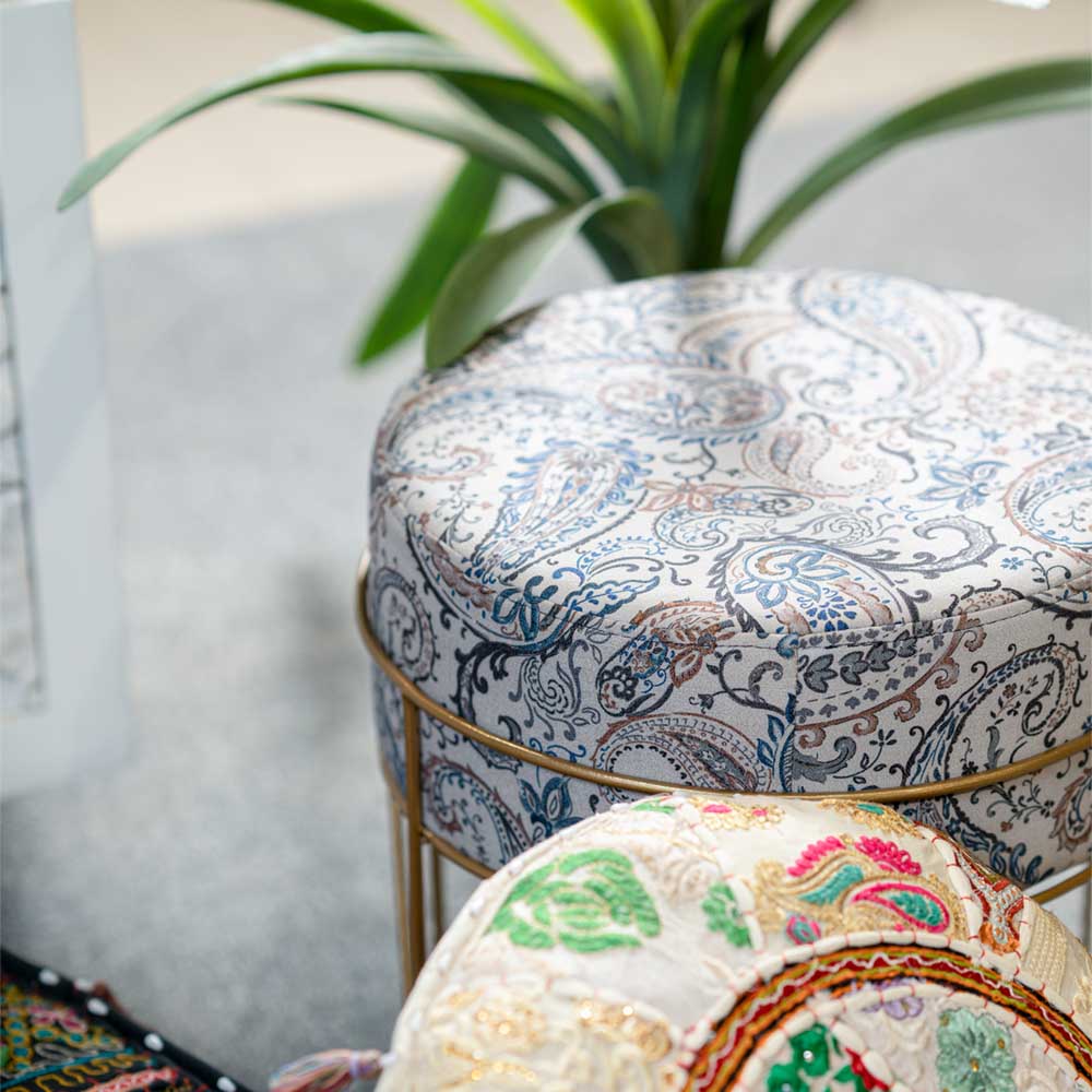 pouffes, ottomans